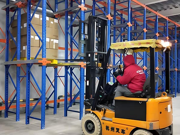 驶入式货架有哪些优点，现在越来越多的人选择贯通货架