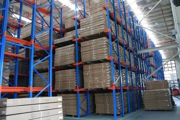 如何根据仓库高度设计重型货架层数